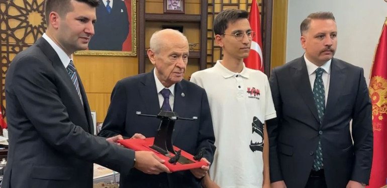 Bahçeli, Ülkü Ocakları’nın ürettiği İHA’nın adını TÜRKHAN koydu